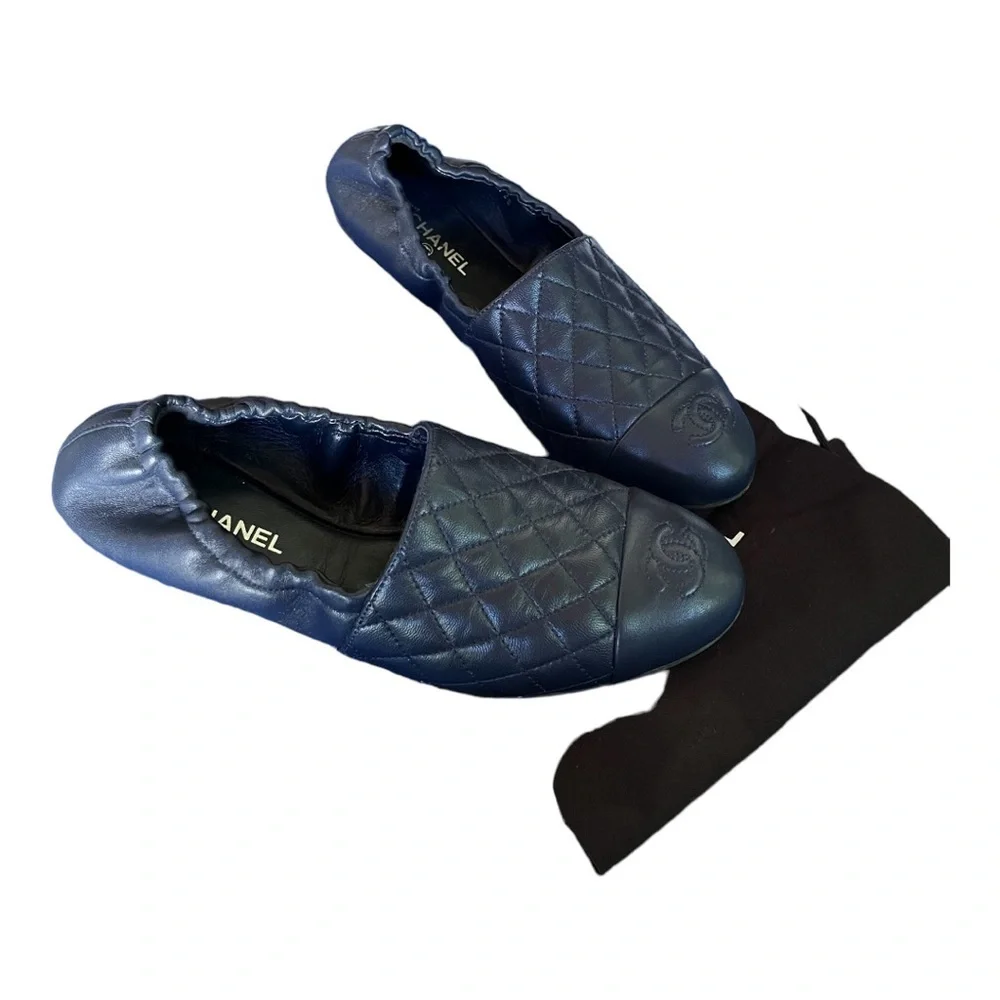 Chanel  shoes Loafers Navy Lamb leather quilted CC logo Flats sz 37.5 - Picture 2 of 11